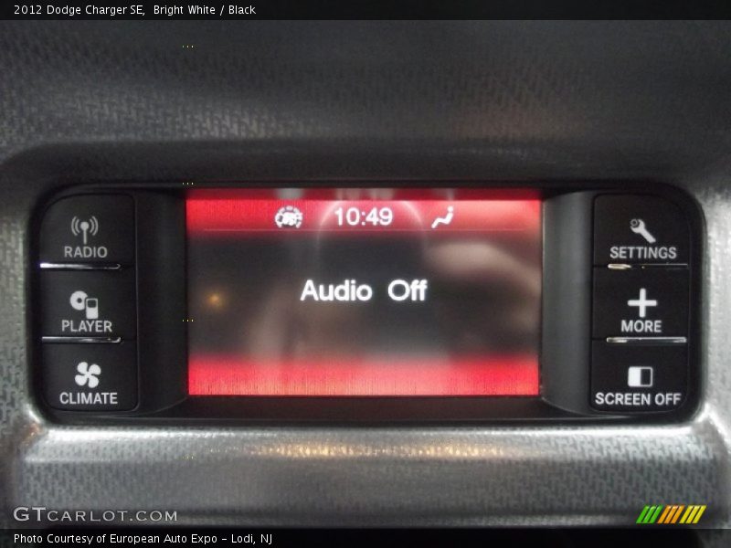 Bright White / Black 2012 Dodge Charger SE