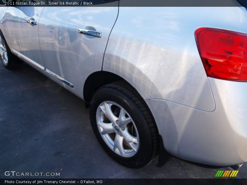 Silver Ice Metallic / Black 2011 Nissan Rogue SV