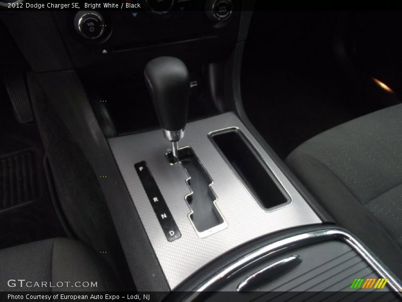Bright White / Black 2012 Dodge Charger SE