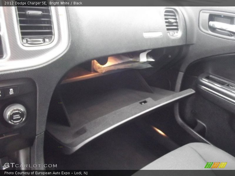 Bright White / Black 2012 Dodge Charger SE