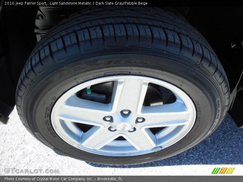 Light Sandstone Metallic / Dark Slate Gray/Pebble Beige 2010 Jeep Patriot Sport