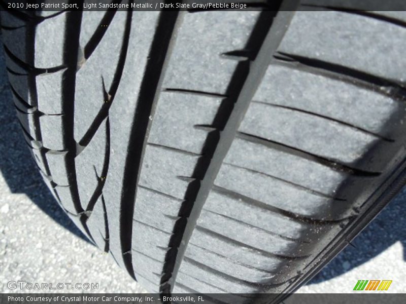 Light Sandstone Metallic / Dark Slate Gray/Pebble Beige 2010 Jeep Patriot Sport