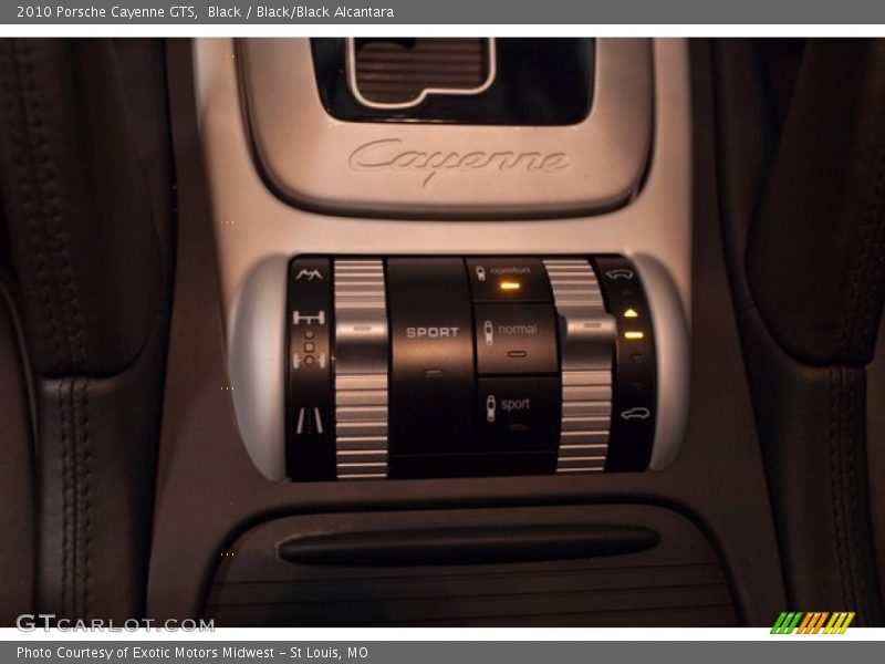 Controls of 2010 Cayenne GTS