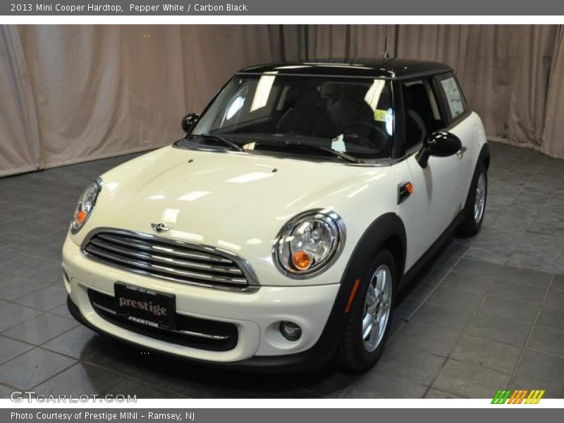 Pepper White / Carbon Black 2013 Mini Cooper Hardtop