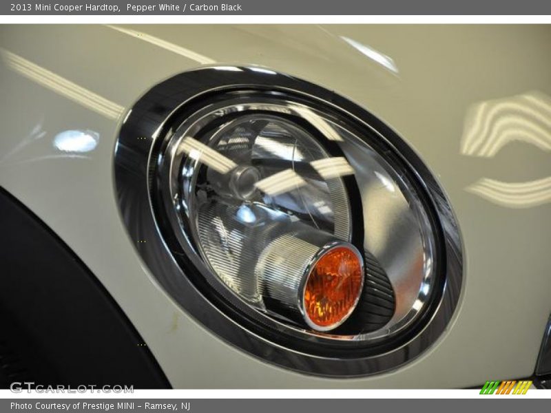 Pepper White / Carbon Black 2013 Mini Cooper Hardtop