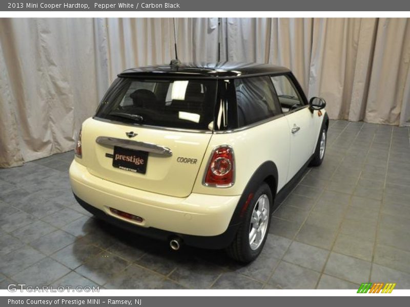 Pepper White / Carbon Black 2013 Mini Cooper Hardtop