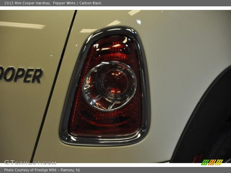 Pepper White / Carbon Black 2013 Mini Cooper Hardtop