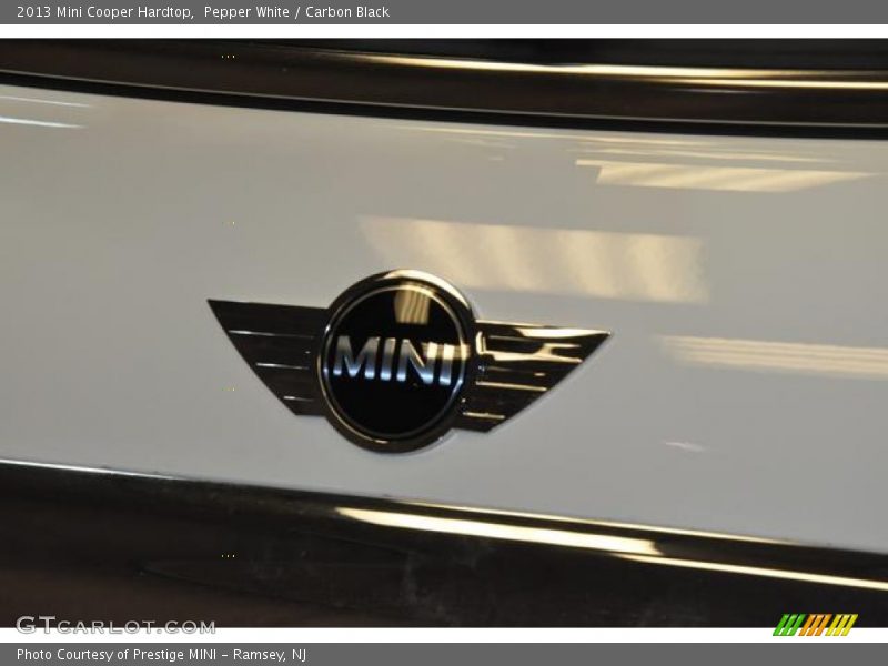 Pepper White / Carbon Black 2013 Mini Cooper Hardtop