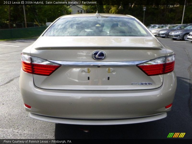 Satin Cashmere Metallic / Parchment 2013 Lexus ES 300h Hybrid