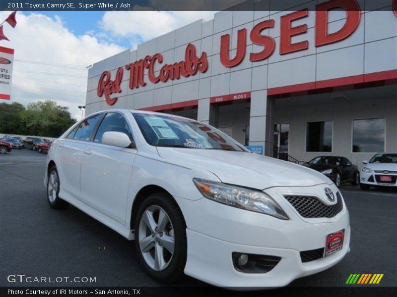 Super White / Ash 2011 Toyota Camry SE