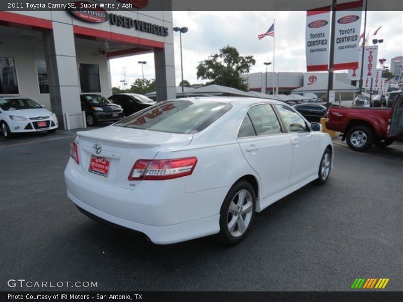 Super White / Ash 2011 Toyota Camry SE