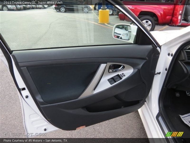 Super White / Ash 2011 Toyota Camry SE