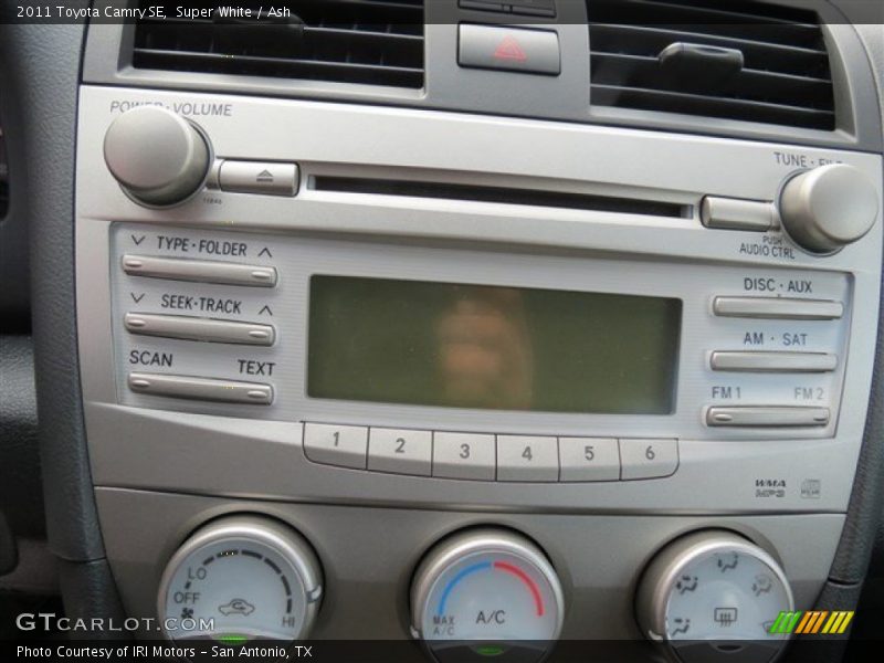 Super White / Ash 2011 Toyota Camry SE