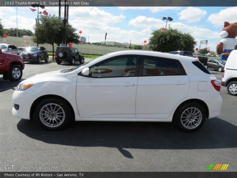 Super White / Ash Gray 2010 Toyota Matrix 1.8