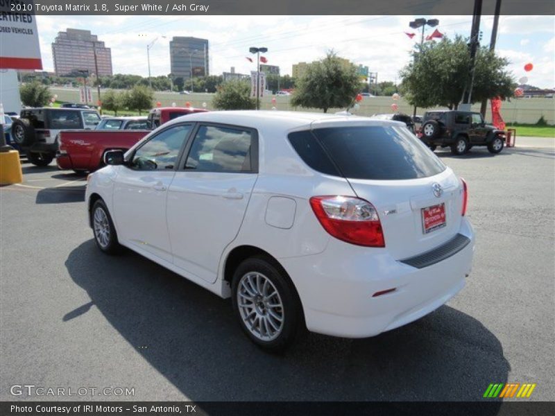 Super White / Ash Gray 2010 Toyota Matrix 1.8