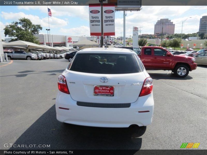 Super White / Ash Gray 2010 Toyota Matrix 1.8
