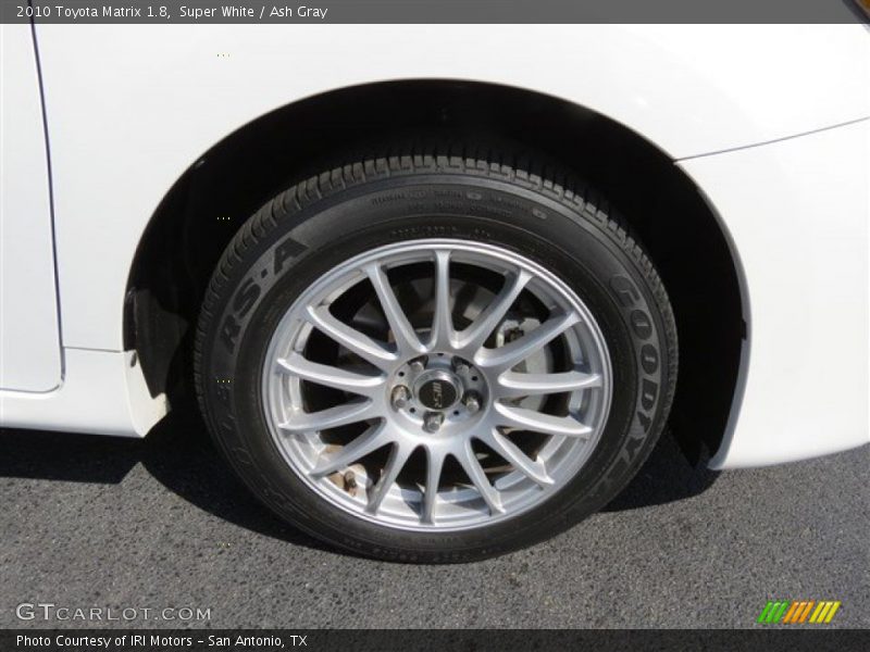 Super White / Ash Gray 2010 Toyota Matrix 1.8