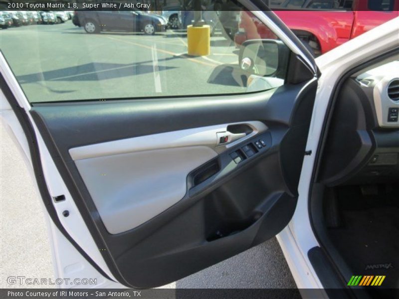 Super White / Ash Gray 2010 Toyota Matrix 1.8