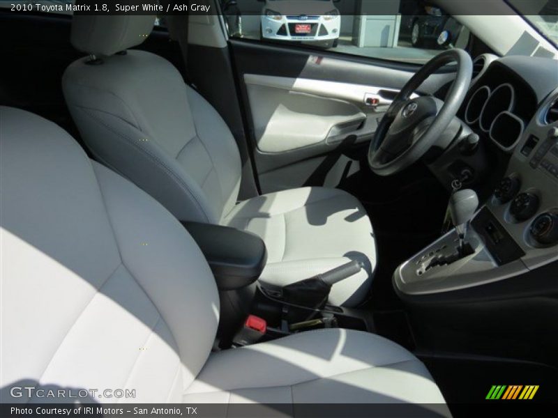 Super White / Ash Gray 2010 Toyota Matrix 1.8