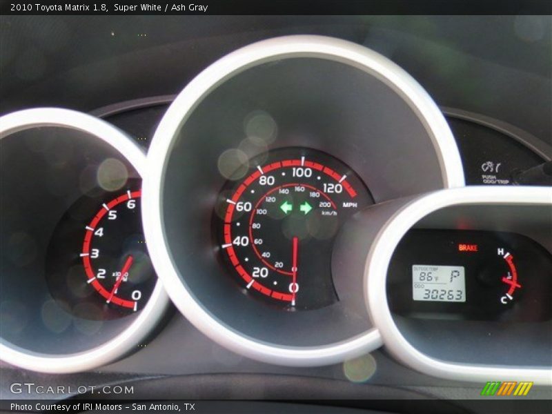 Super White / Ash Gray 2010 Toyota Matrix 1.8