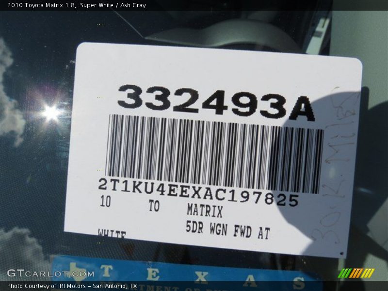 Super White / Ash Gray 2010 Toyota Matrix 1.8