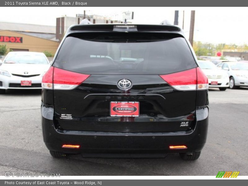 Black / Bisque 2011 Toyota Sienna XLE AWD