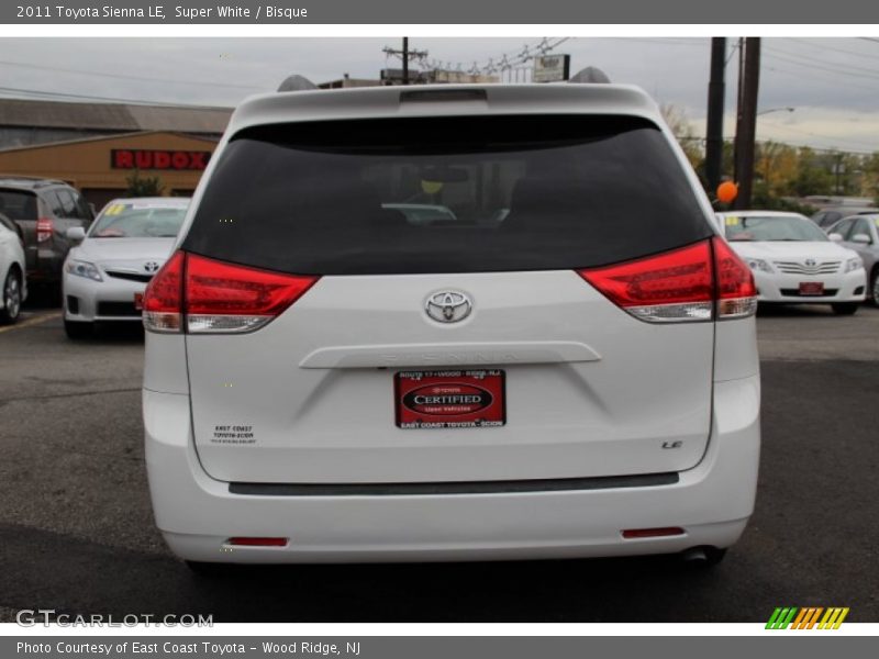 Super White / Bisque 2011 Toyota Sienna LE