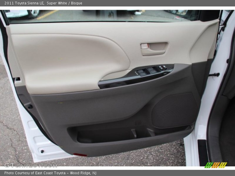 Super White / Bisque 2011 Toyota Sienna LE