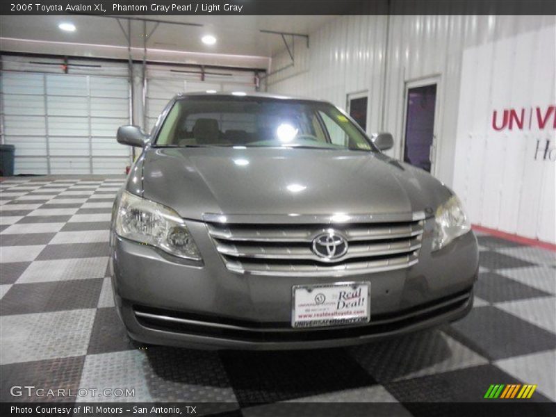 Phantom Gray Pearl / Light Gray 2006 Toyota Avalon XL