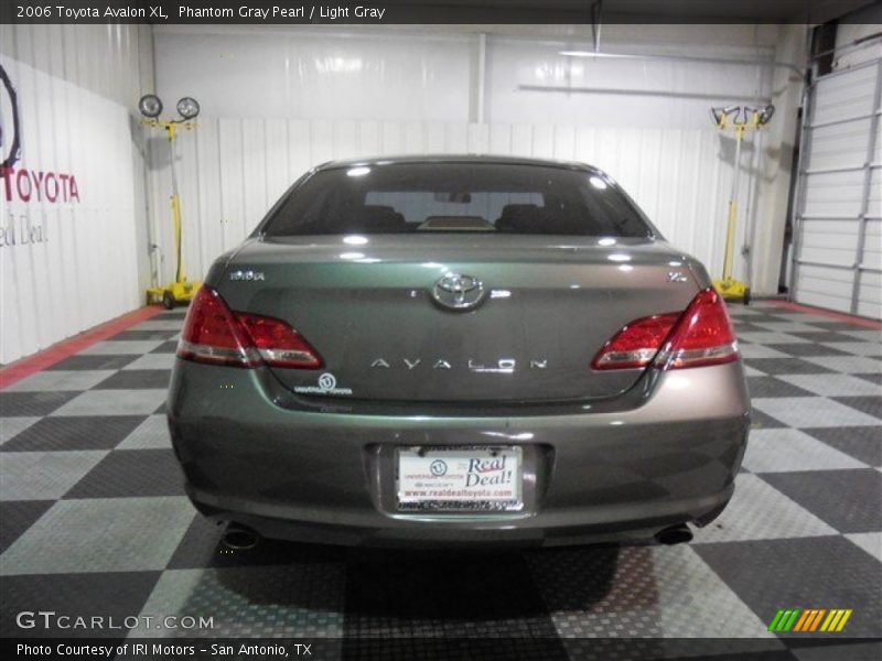 Phantom Gray Pearl / Light Gray 2006 Toyota Avalon XL