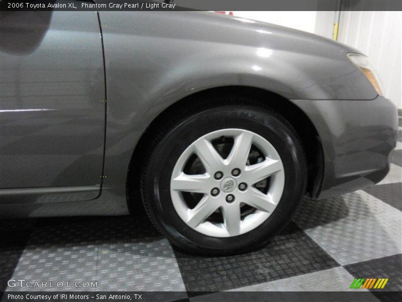 Phantom Gray Pearl / Light Gray 2006 Toyota Avalon XL