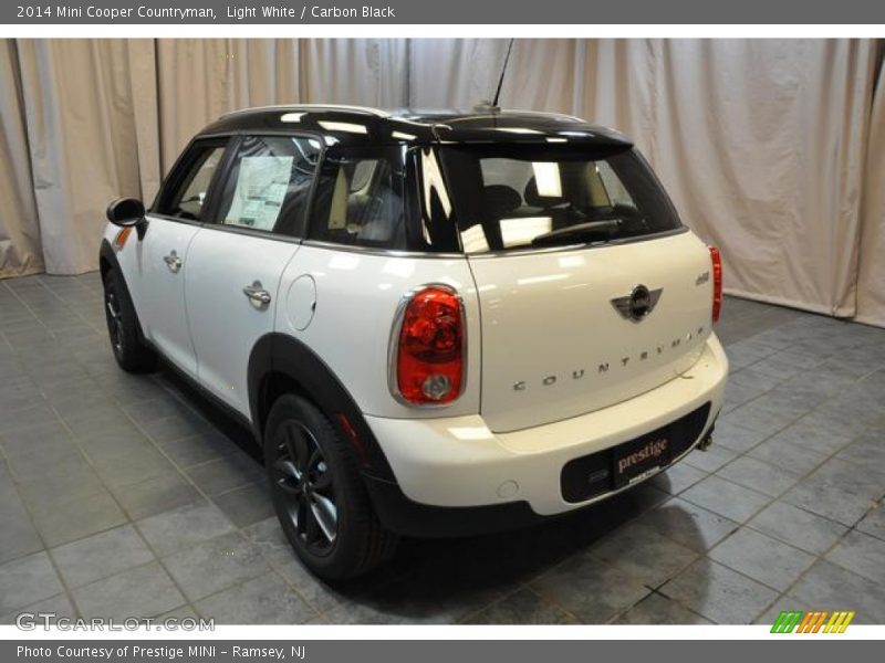 Light White / Carbon Black 2014 Mini Cooper Countryman