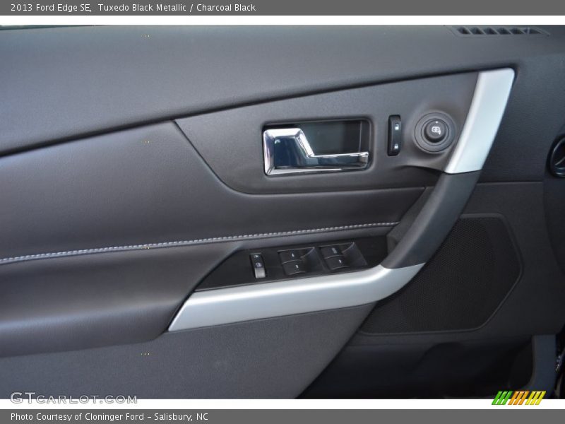 Tuxedo Black Metallic / Charcoal Black 2013 Ford Edge SE