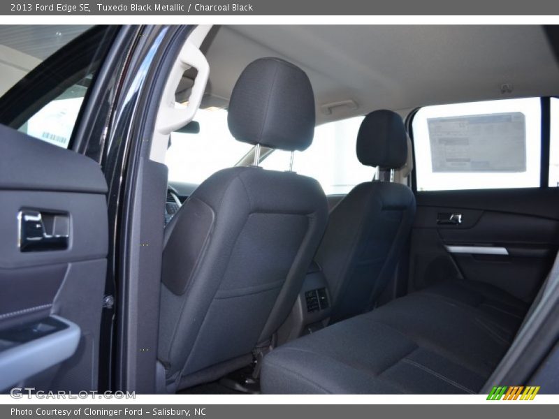 Tuxedo Black Metallic / Charcoal Black 2013 Ford Edge SE