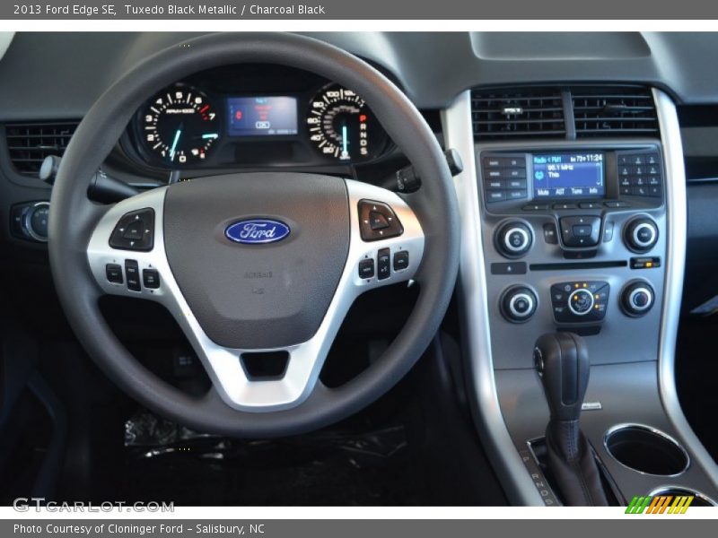 Tuxedo Black Metallic / Charcoal Black 2013 Ford Edge SE