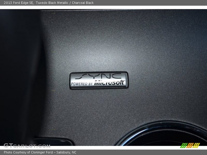 Tuxedo Black Metallic / Charcoal Black 2013 Ford Edge SE