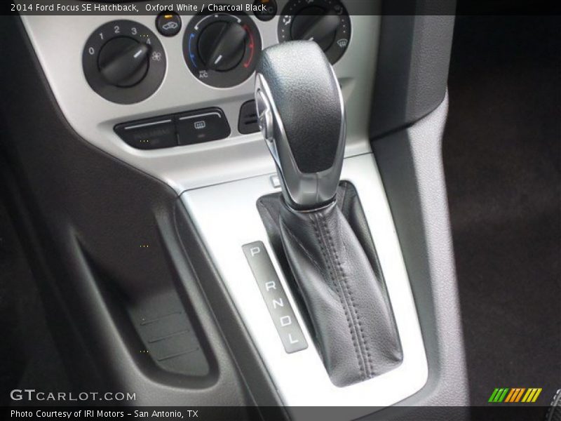 Oxford White / Charcoal Black 2014 Ford Focus SE Hatchback