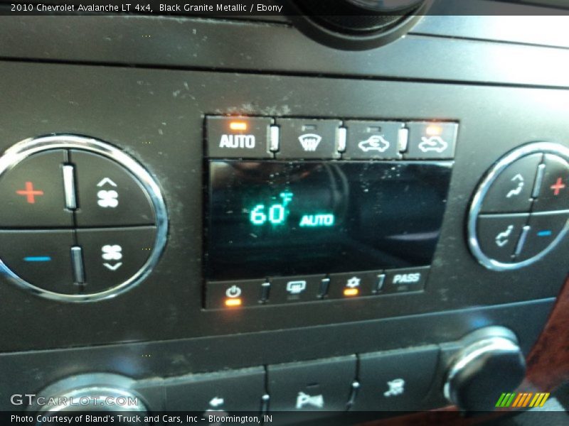 Black Granite Metallic / Ebony 2010 Chevrolet Avalanche LT 4x4