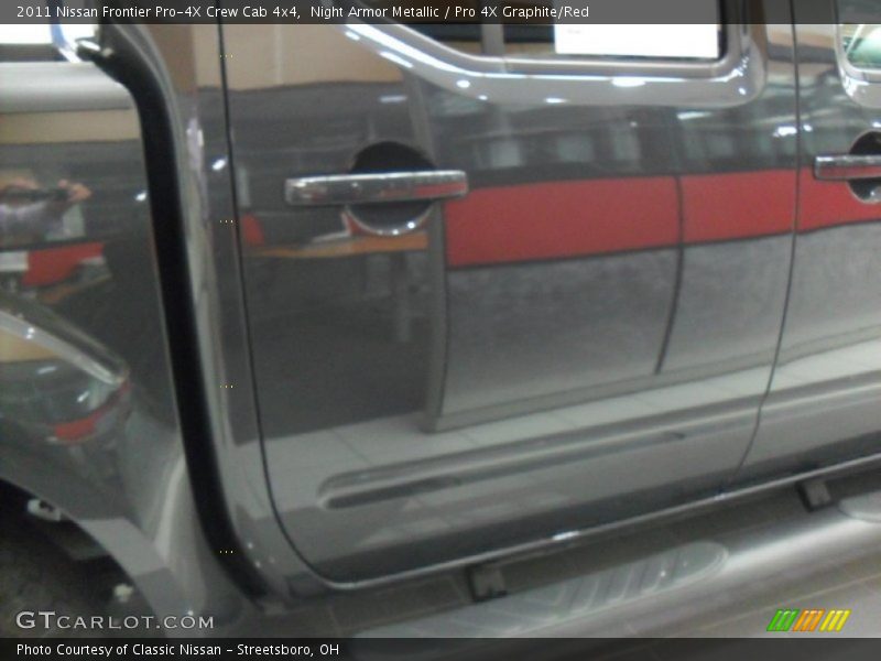 Night Armor Metallic / Pro 4X Graphite/Red 2011 Nissan Frontier Pro-4X Crew Cab 4x4