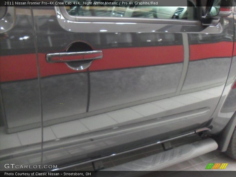 Night Armor Metallic / Pro 4X Graphite/Red 2011 Nissan Frontier Pro-4X Crew Cab 4x4