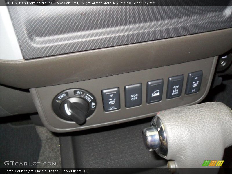 Night Armor Metallic / Pro 4X Graphite/Red 2011 Nissan Frontier Pro-4X Crew Cab 4x4