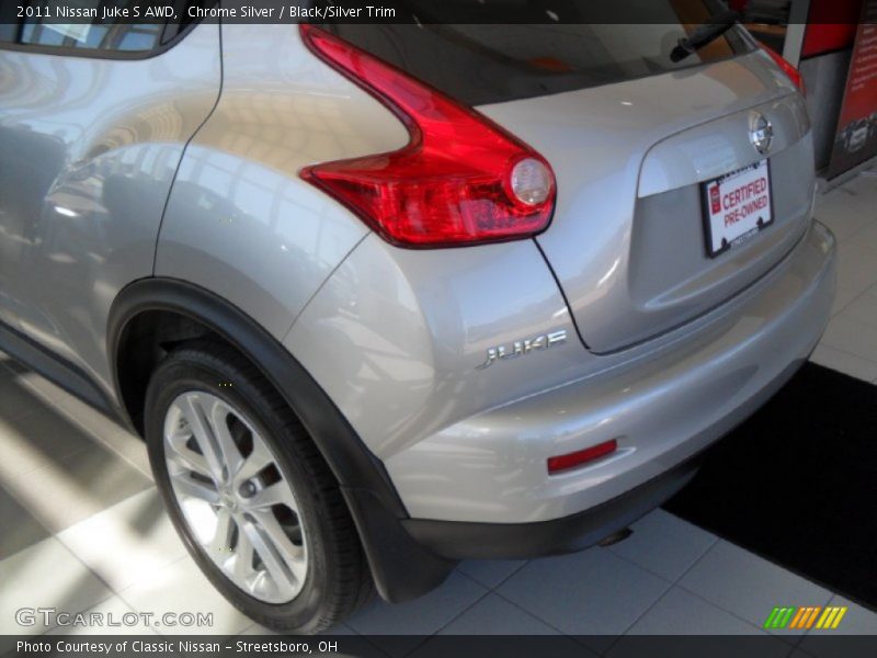 Chrome Silver / Black/Silver Trim 2011 Nissan Juke S AWD