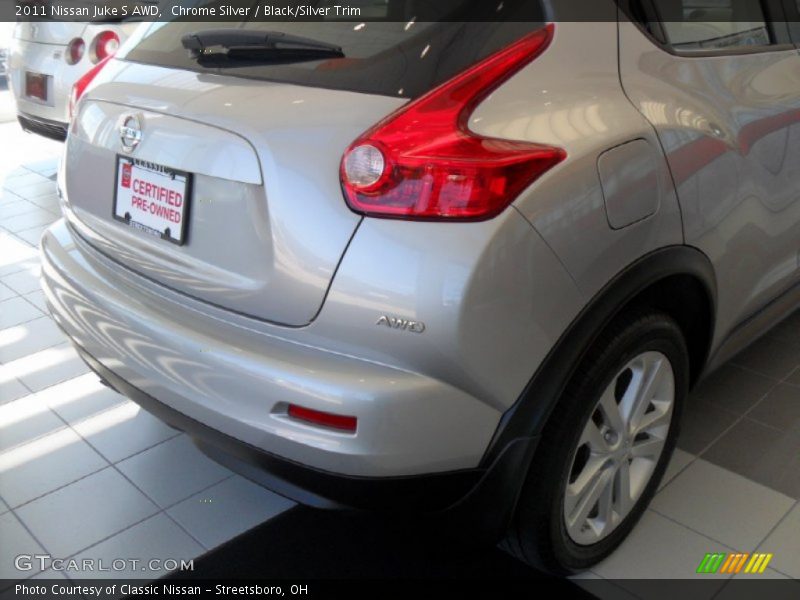 Chrome Silver / Black/Silver Trim 2011 Nissan Juke S AWD