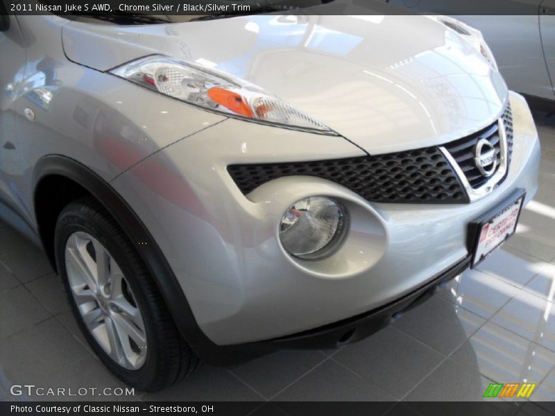 Chrome Silver / Black/Silver Trim 2011 Nissan Juke S AWD