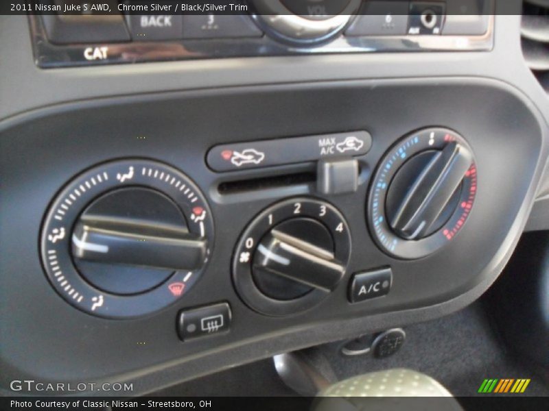 Chrome Silver / Black/Silver Trim 2011 Nissan Juke S AWD