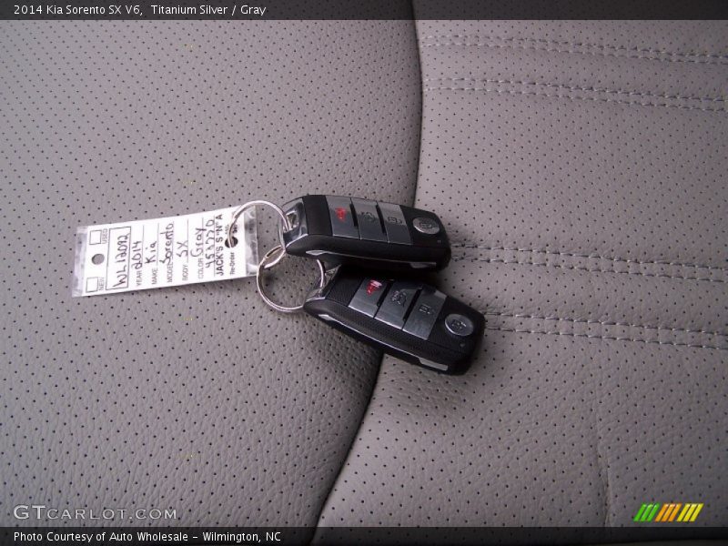 Titanium Silver / Gray 2014 Kia Sorento SX V6