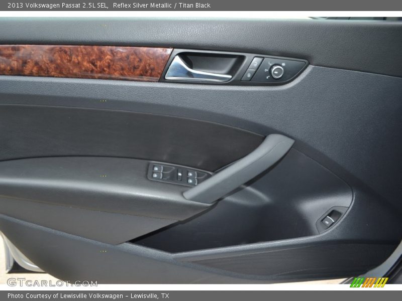 Reflex Silver Metallic / Titan Black 2013 Volkswagen Passat 2.5L SEL