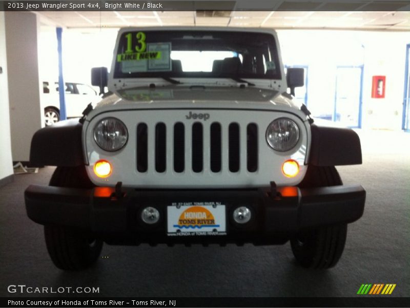 Bright White / Black 2013 Jeep Wrangler Sport 4x4