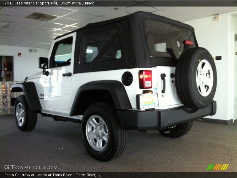 Bright White / Black 2013 Jeep Wrangler Sport 4x4