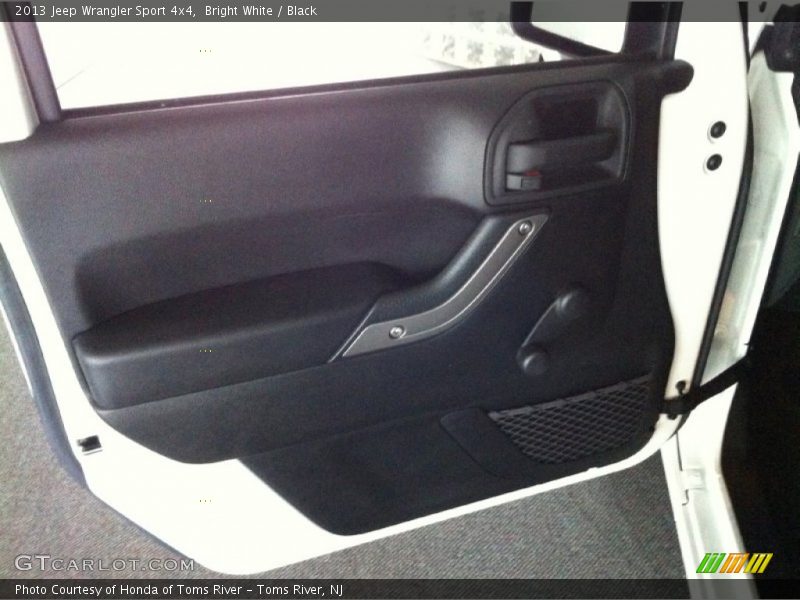 Bright White / Black 2013 Jeep Wrangler Sport 4x4